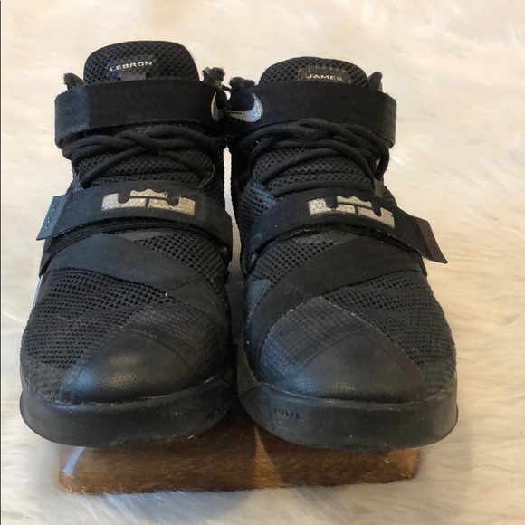 Nike Lebron Soldier 9 - size 5 - Picture 3 of 7